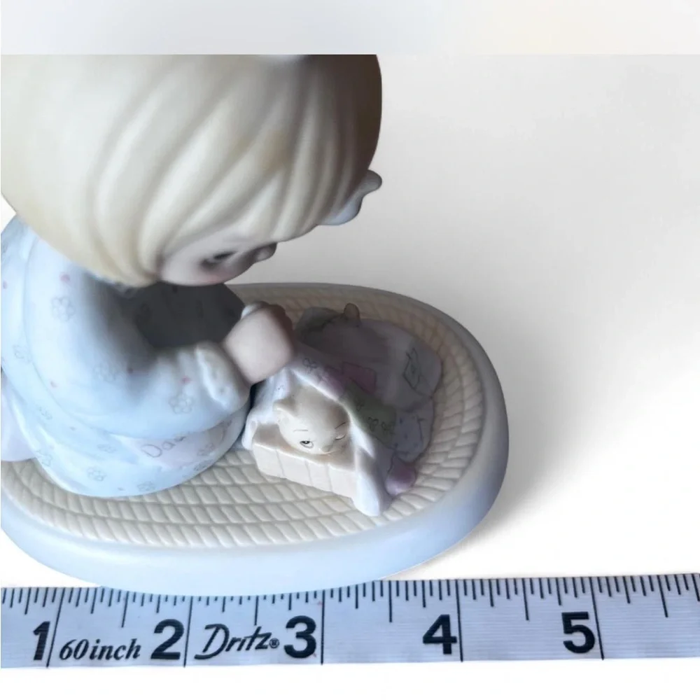 Precious Moments Collectors Club ‘Dawn’s Early Light’ figurine